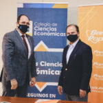 imagen de el Gerente General Corporativo del Banco, Sr. Marvin Rodríguez Calderón y el Presidente del Colegio, Sr. Ennio Rodríguez Céspedes.