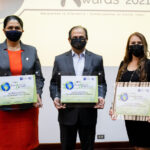 IMAGEN DE REPRESENTANTES DEL BANCO Y LA SOCIEDAD ANÓNIMA, POPULAR FONDOS DE INVERSIÓN EN LA ENTREGA DE LOS PREMIOS “BNV SUSTAINABILITY AWARDS"