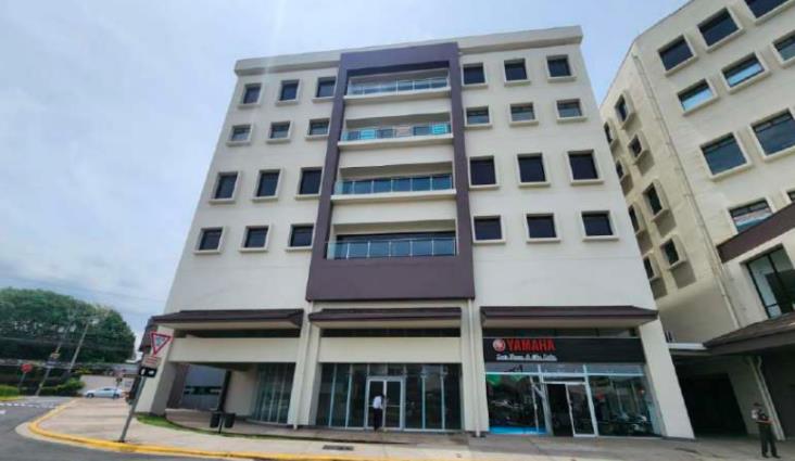 entrada principal y edificio del Centro de Negocios Paseo de las Flores