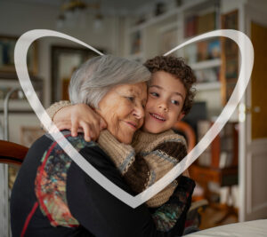 Un niño abraza con cariño a su abuela, simbolizando el amor, el acompañamiento y el tiempo compartido con personas mayores.