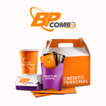 imagen con un vaso, una caja de hamburguesas, una caja de papas fritas y una caja para guardar todas las cajas del combo