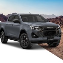 Camioneta Isuzu D-MAX color gris sobre fondo con paisaje montañoso y cielo despejado, destacando diseño robusto y estilo todoterreno.